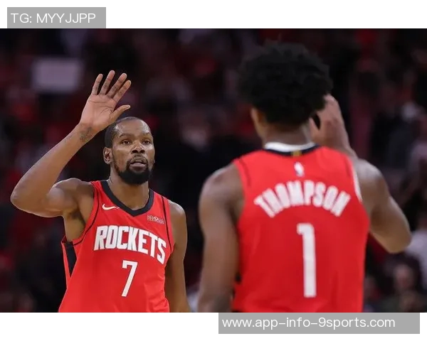 杜兰特赞阿门能力全面能胜任控卫中锋与大前锋多重角色