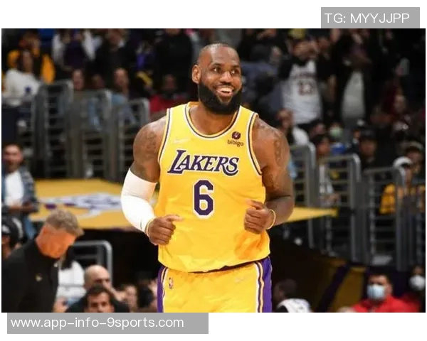 詹姆斯开局火热展现侵略性为拉拉维亚球队奠定胜利基调