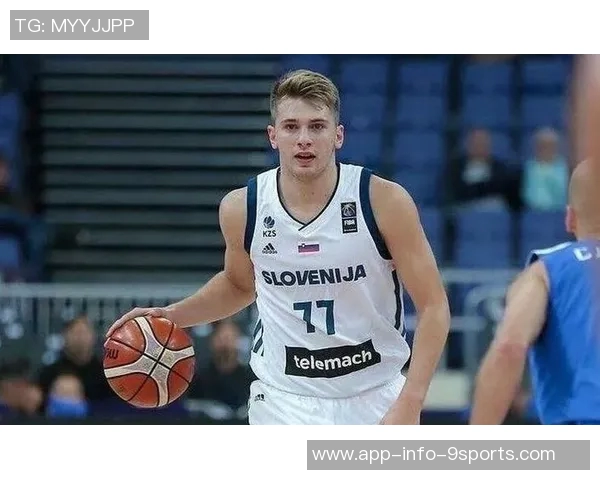 肯纳德称赞海斯表现出色与东契奇默契配合助力球队成功